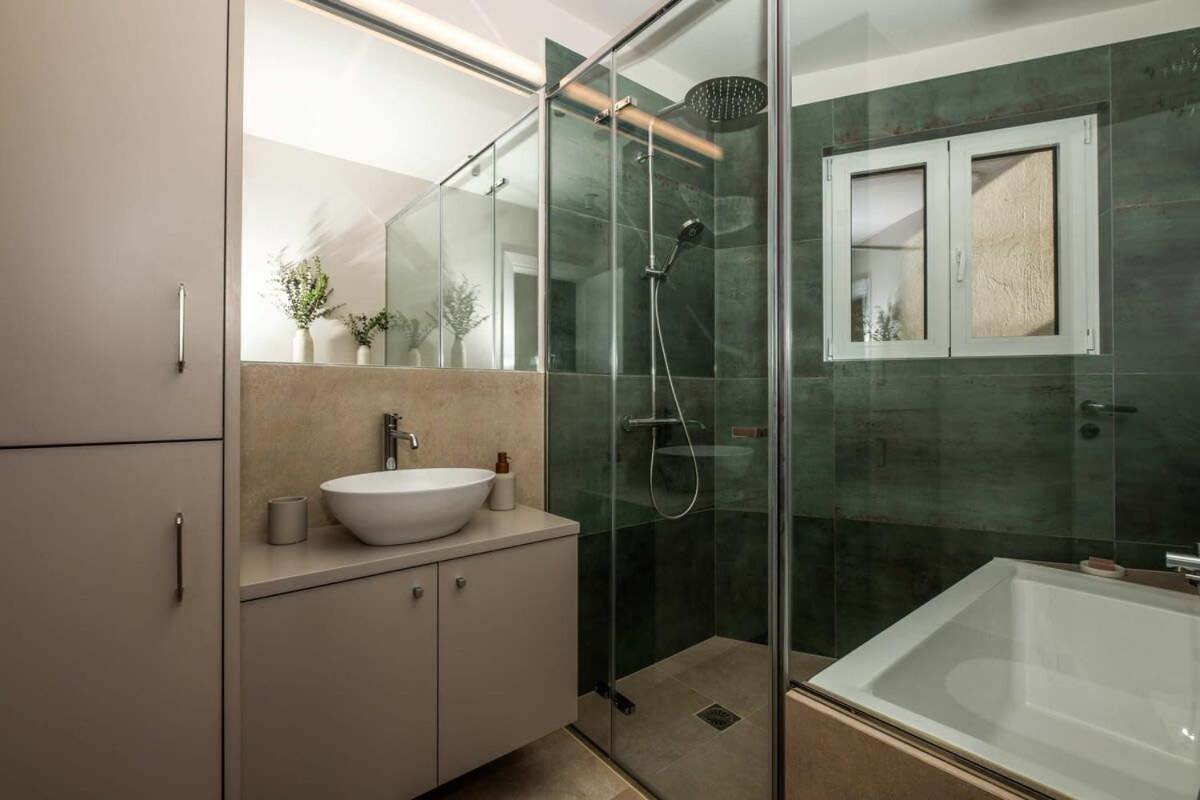 Touching Acropolis - Quiet & Elegant 1-bdr Athens